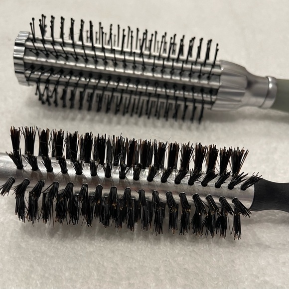Two professional round brushes NEW - Picture 3 of 4